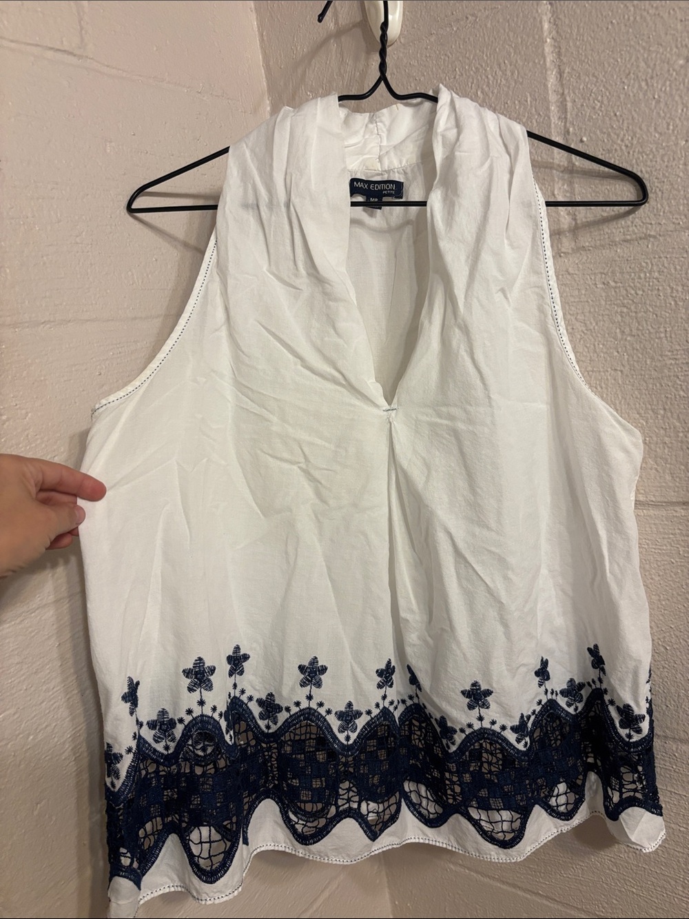 Max Edition White Sleeveless Blouse with Navy Embroidered Hem